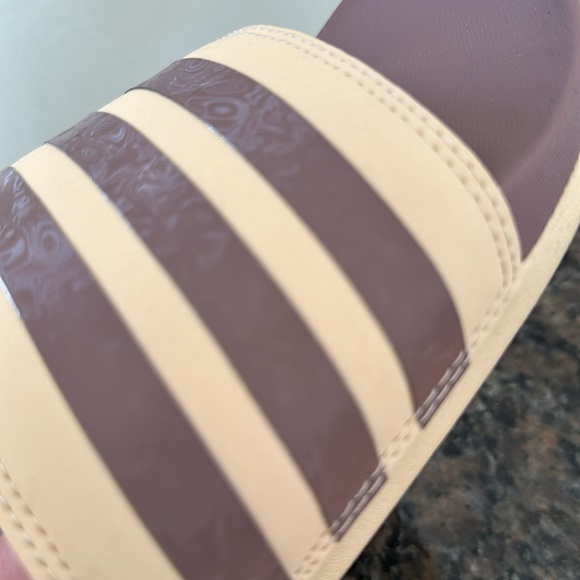 Adidas Adilette Comfort Slide Sandals H03621 Mauve & Cream US 10 Slip On New - Picture 3 of 6